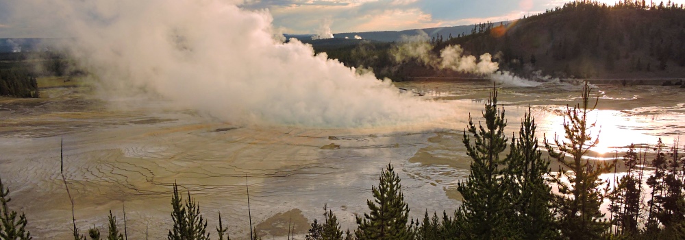 Grand Prismatic SpringsFairy Falls trail Overlook