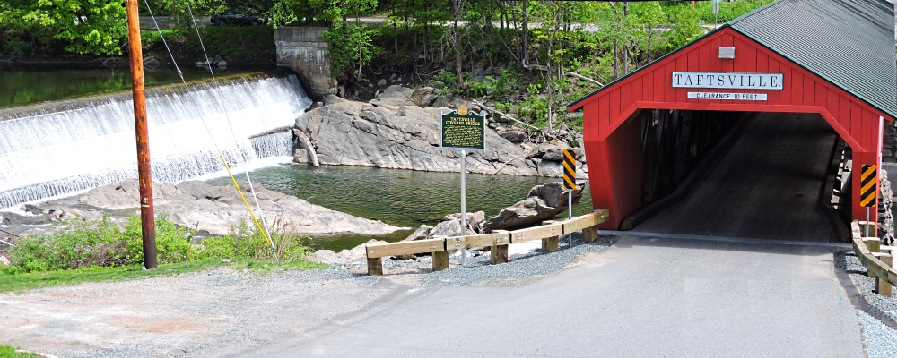 The Covered BridgesThe Taftsville Bridge