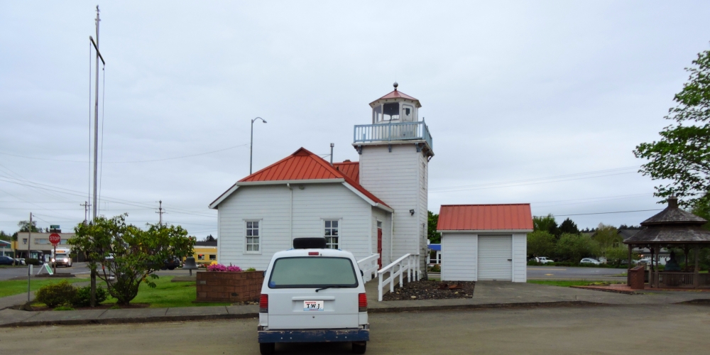 The LighthousesThe Lights of Oregon