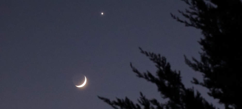 The Changing MoonThe Earthshine Moon